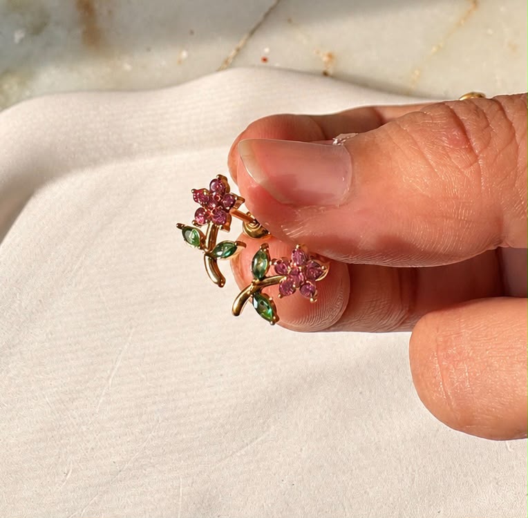 Daisy Studs